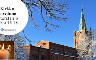 Uusi kirkko talvella, lisänä kuva palavasta kynttilästä