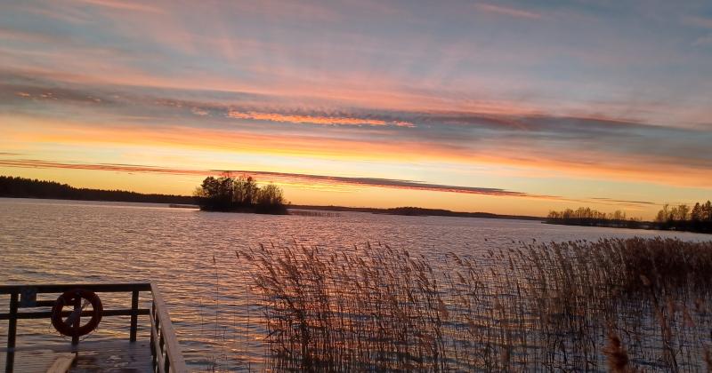 Auringonlasku Metsälehdon saunalla