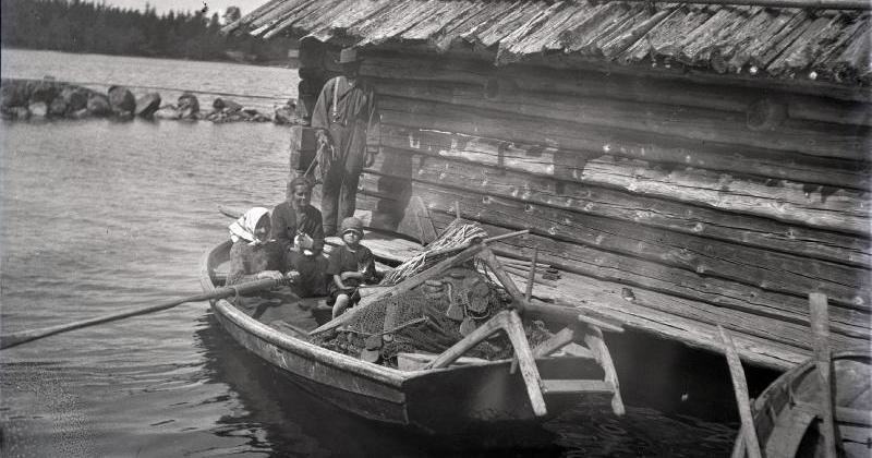 kalastajat veneessä