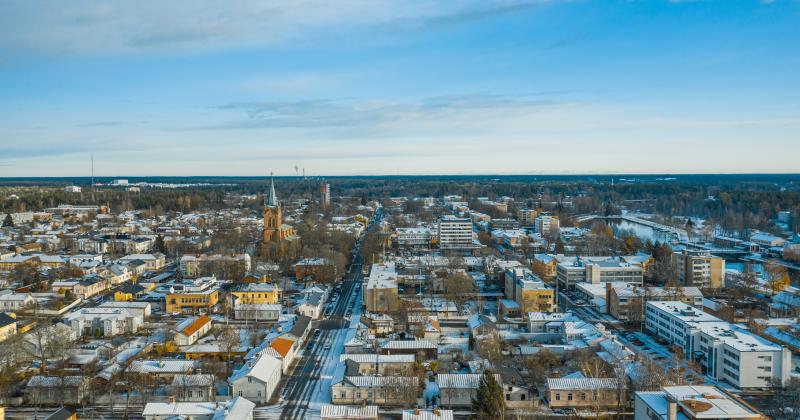 Ilmakuva Uudenkaupungin keskustasta talviaikaan.