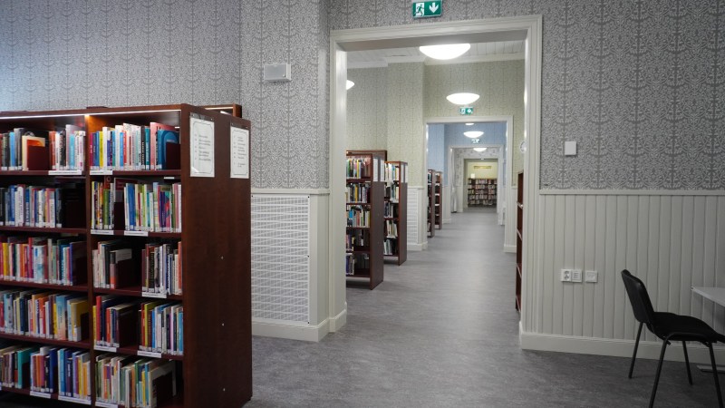 Sisäkuva Uudenkaupungin pääkirjastosta.